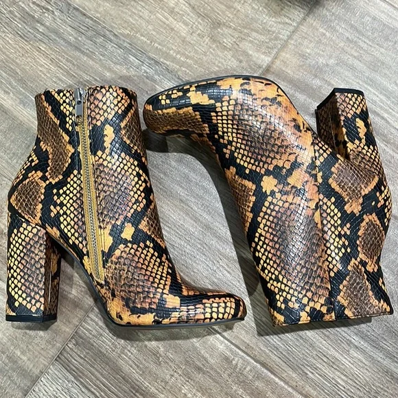 Steve Madden Pixie bootie - Picture 4 of 5